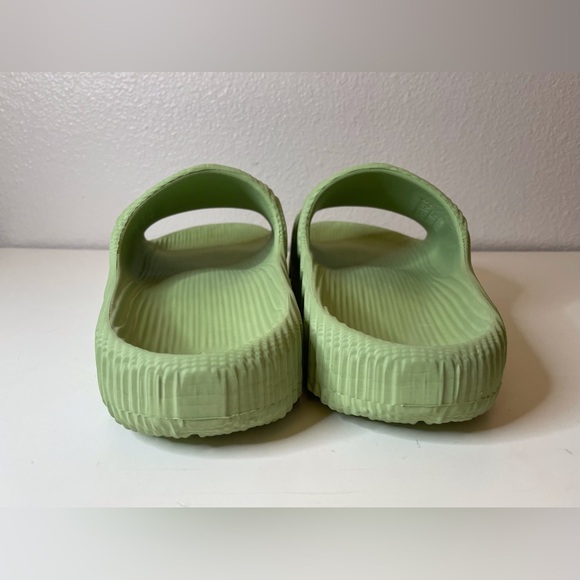 Adidas Men’s Adilette 22 Slides “Magic Lime” Slip On Sandals Size 10 - Picture 9 of 13